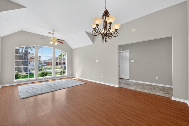 Building Photo - 2306 Lord Nelson Dr