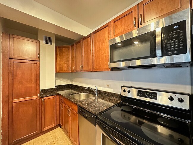 Building Photo - 4180 N Marine Dr