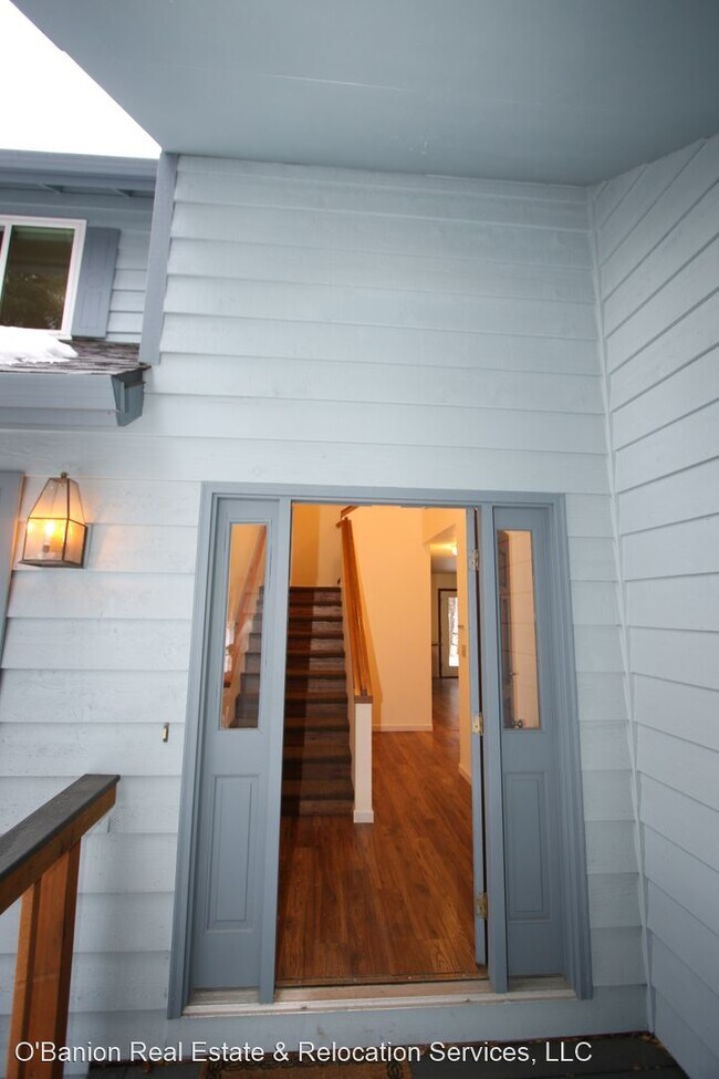 Building Photo - 4 br, 2.5 bath House - 3070 Admiralty Bay ...