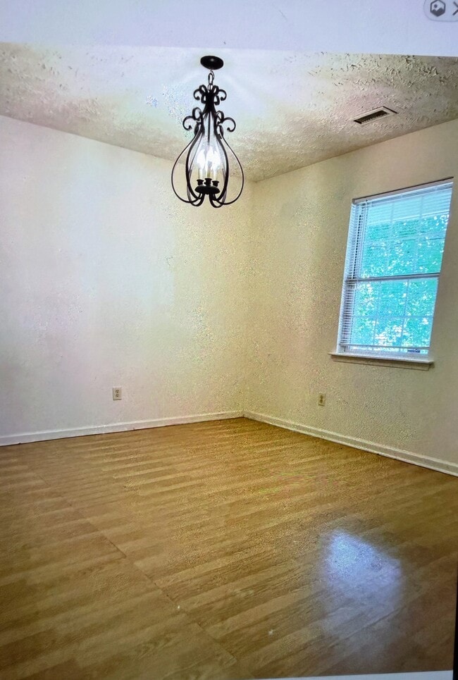 Building Photo - 2212 Springhill Ave