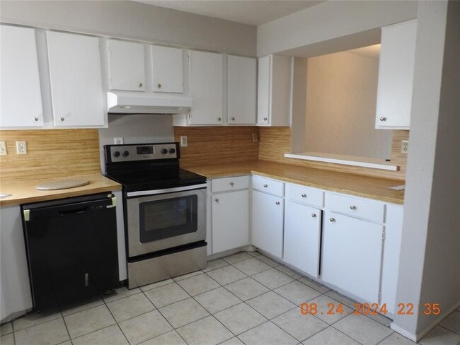Building Photo - 6305 Westward St