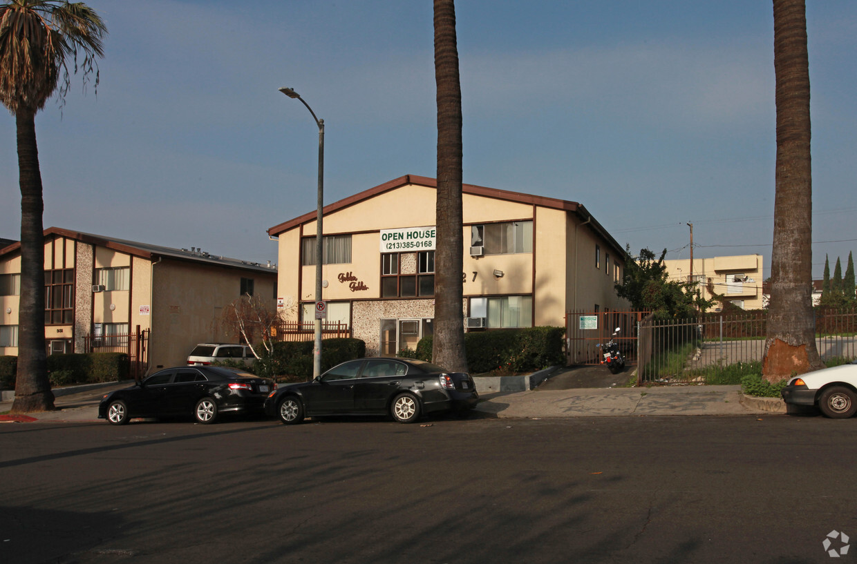 Exterior Photo - Golden Gables