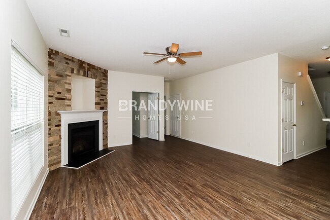 Building Photo - 1 MONTH OF FREE RENT SAVINGS! Experience M...