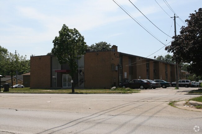 Foto del edificio - Sherman Homes