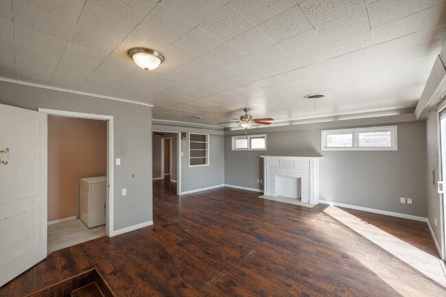 Building Photo - Short Term Lease