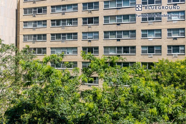 Foto del edificio - 330 E 46th St