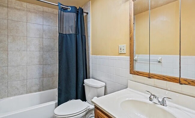 Foto del edificio - 5238 Elmwood Dr