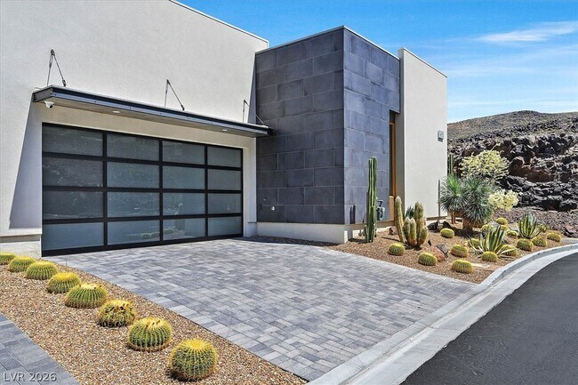Foto del edificio - 692 Scenic Cliff Dr