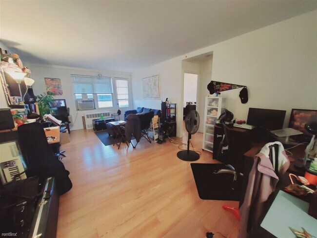 Building Photo - 1 br, 1 bath Condo - 700 Summer St Unit 6