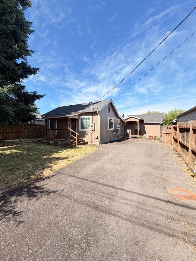 Building Photo - 3-Bedroom 1-Bathroom home in Cottage Grove