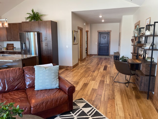 Building Photo - 498 S Badger Trail