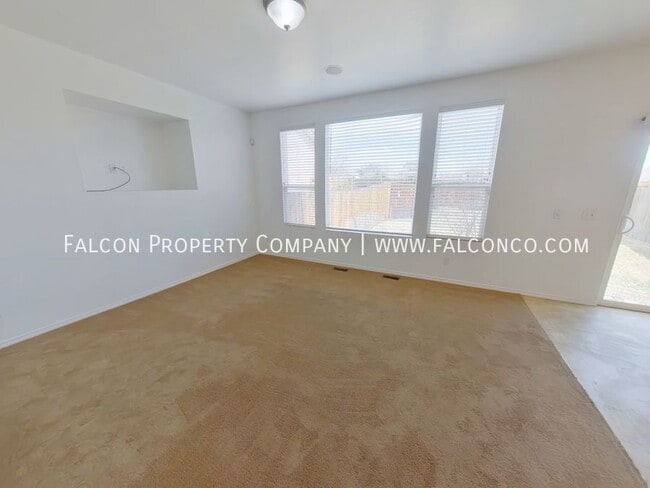 Building Photo - 6627 Silverwind Cir