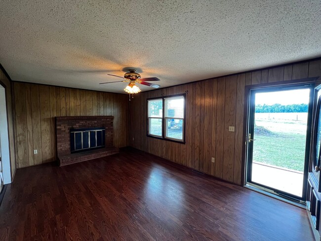 Building Photo - Home in Mocksville for Rent!