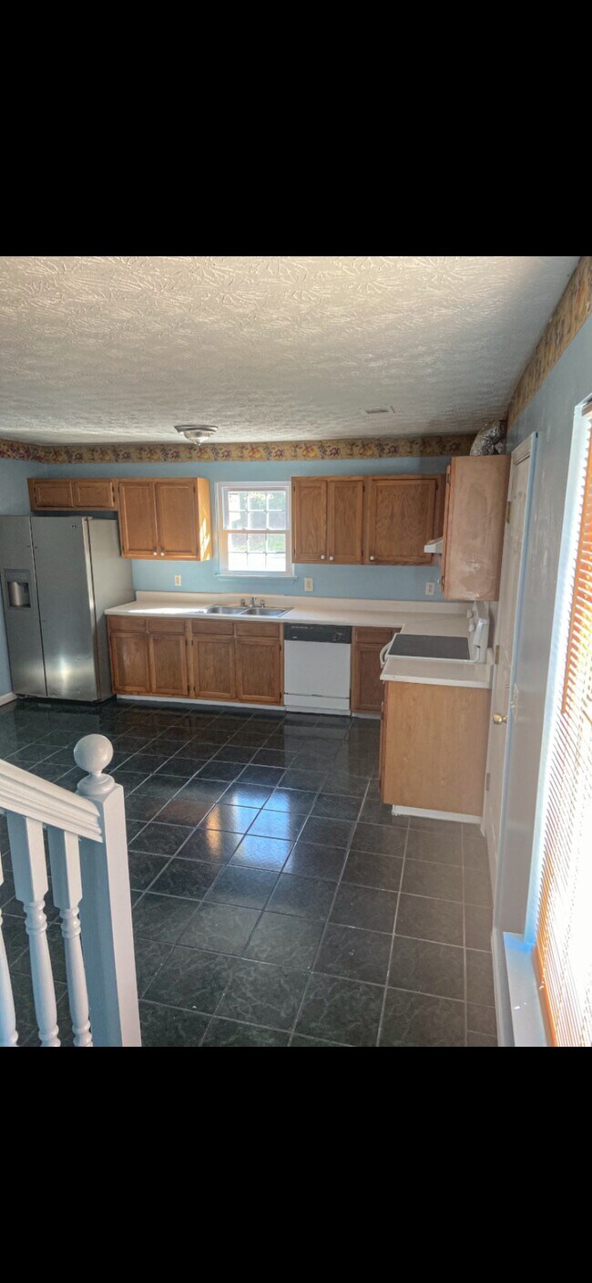 Building Photo - 2301 Lenox Dr