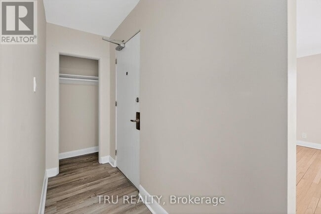 Building Photo - 407 Peach Tree Ln
