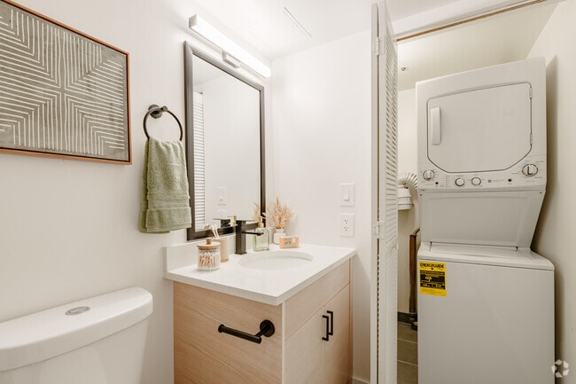 1BR, 1 BA - 768SF - Bathroom - North X Northwest Apartments