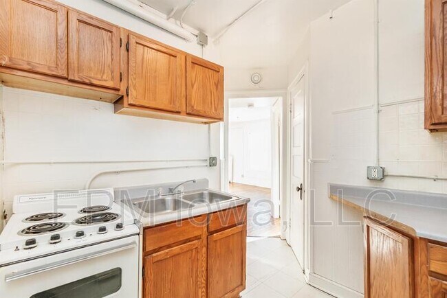 Building Photo - 610 Wellington Ct