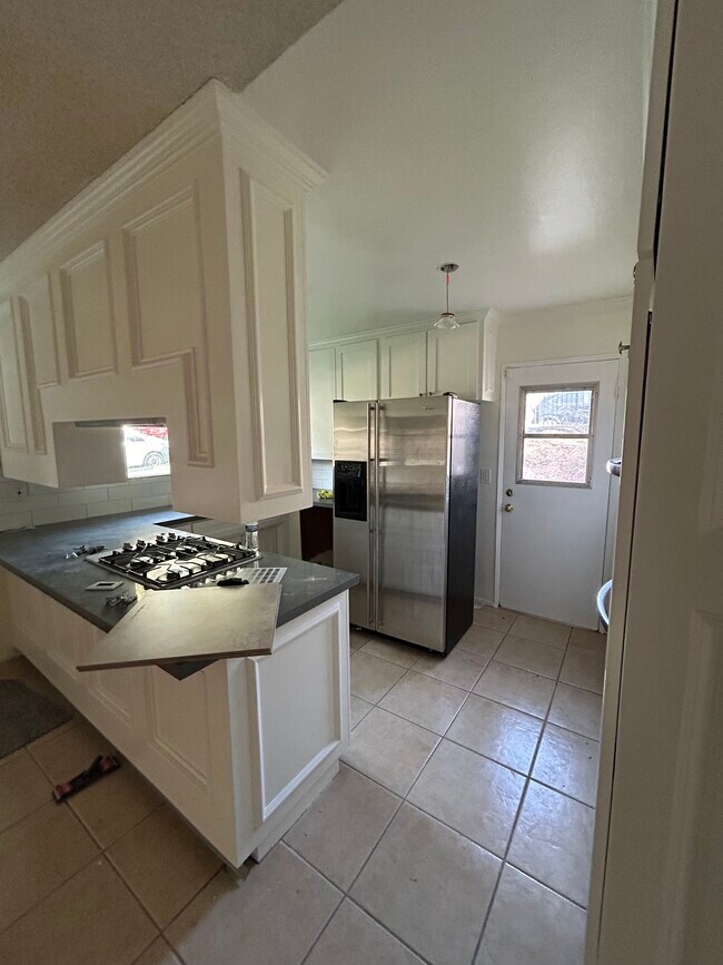 Stove - 11690 Kismet Ave