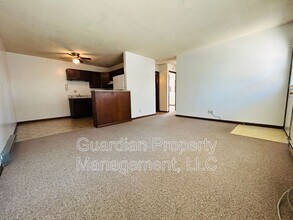 Building Photo - 1135 1/2 N College Dr