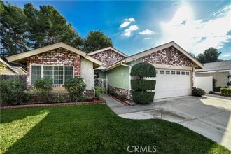 Building Photo - 1728 W Phillips Dr