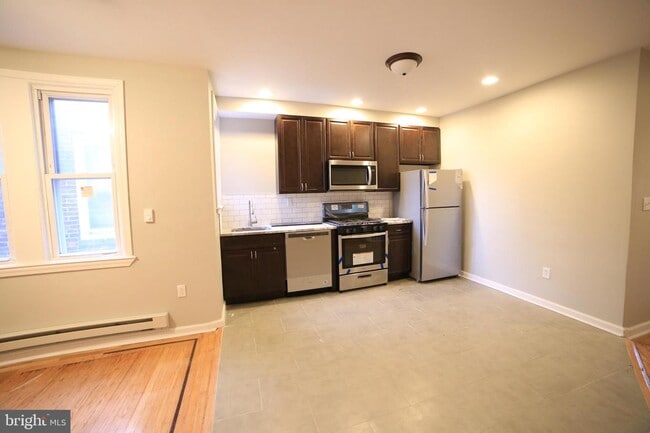 Building Photo - 5250 W Berks St