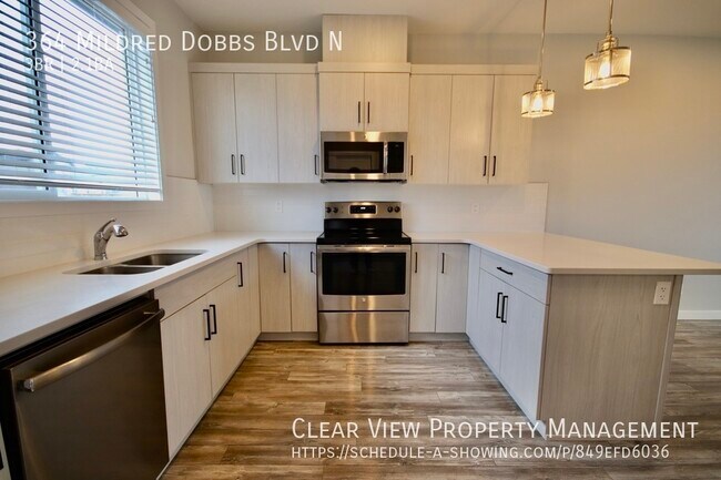 Building Photo - Bright and spacious recently built townhou...