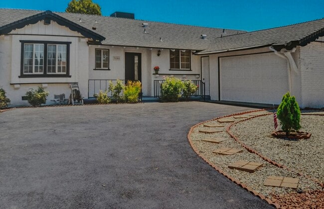 Foto del edificio - 7800 Fairchild Ave