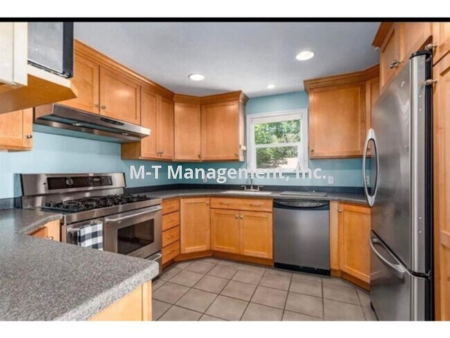 Building Photo - Lovely South Hill  4 br/2 bath bungalow + ...
