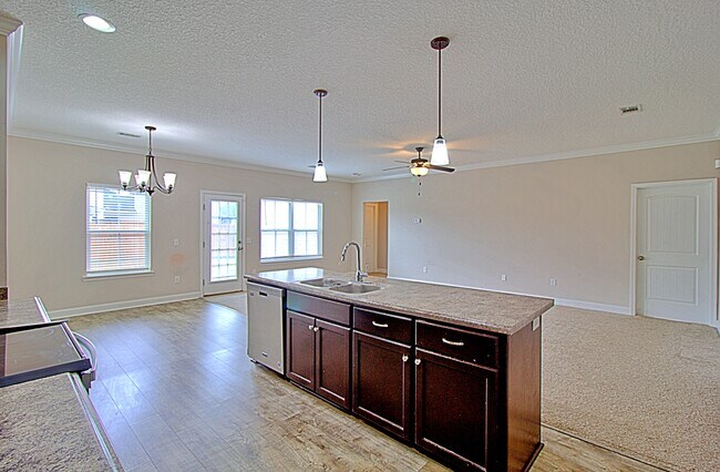 Building Photo - 147 Rimes Ave SE