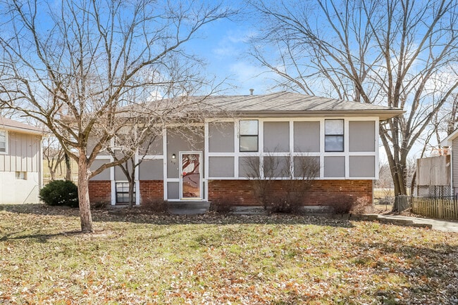 Building Photo - 312 NE Lakeview Dr