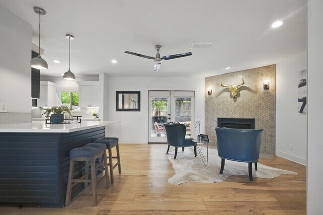 Building Photo - Beautiful 3 Bedroom, 2 Bathroom Single Fam...