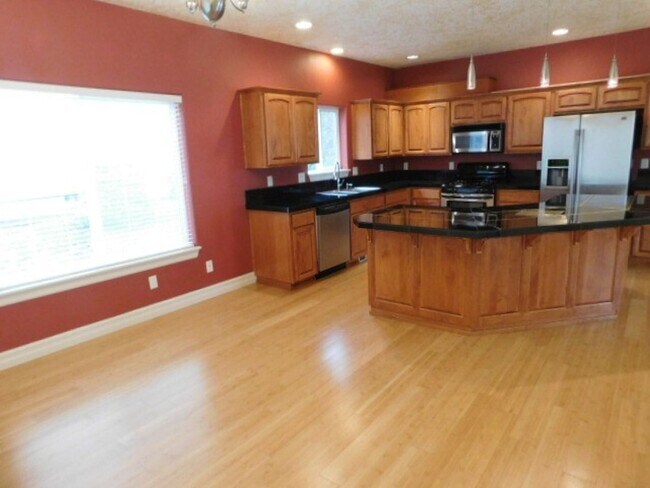 Building Photo - 3Bd/2.5Ba Two Story House - Available to V...