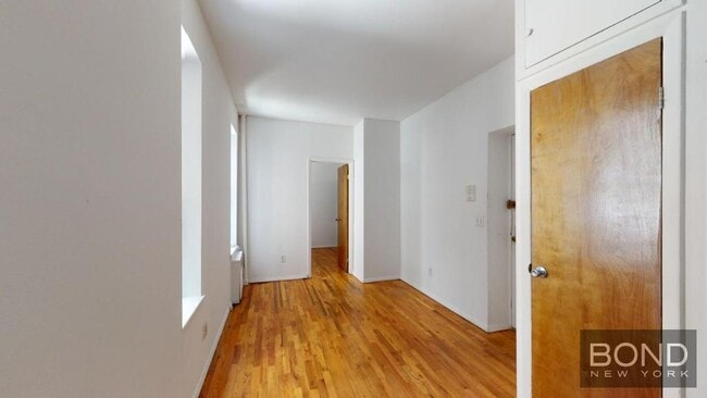 Building Photo - 425 E 65th St