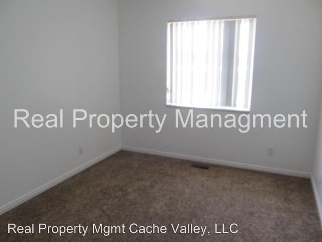 Building Photo - 15 N 200 E