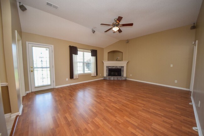 Foto del edificio - Gorgeous 3 bed, 2 bath with BONUS in Cordova.