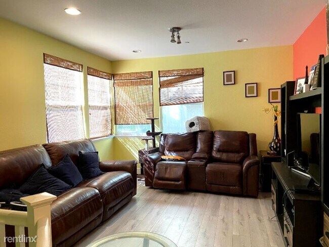Building Photo - 2 br, 2.5 bath Condo - 36139 Soapberry cmn