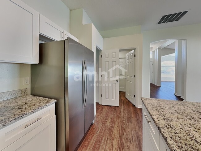 Foto del edificio - 3754 Benson Park Blvd