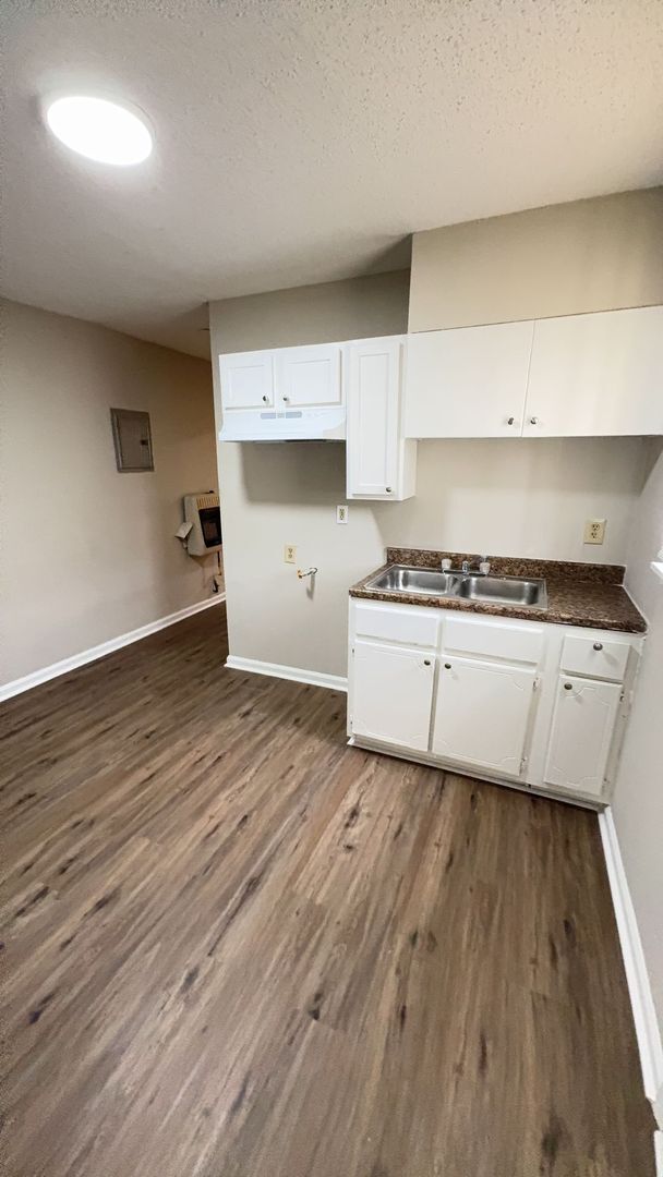 Building Photo - Charming Midtown 2 bedroom 1 bath - Freshl...