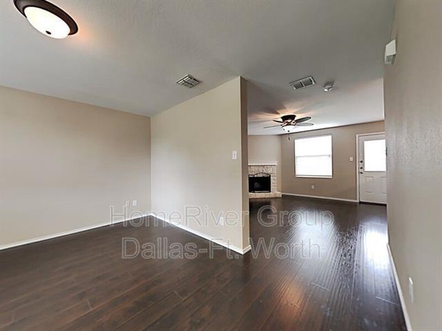 Building Photo - 1322 Lamar Ln