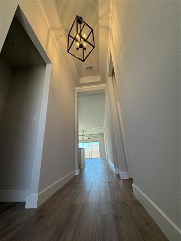 Building Photo - 2060 Valencia Dr