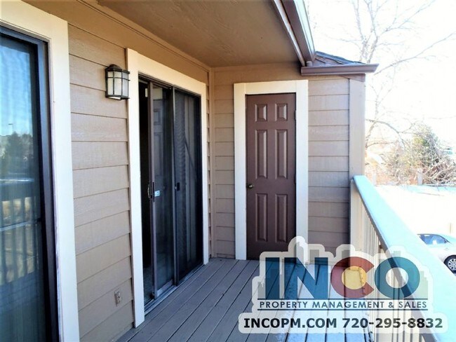 Building Photo - Light & Bright 2 bedroom 2 bath condo w/ba...