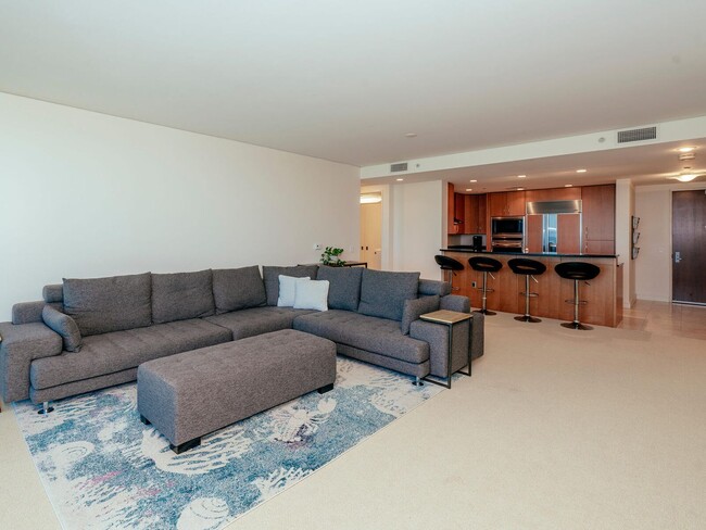 Building Photo - Hokua 9C - Stunning, Fully Furnished 2/2 i...