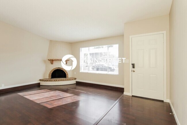 Building Photo - 3 Bedroom Pet-Friendly Home in Phoenix, AZ with Main Street Renewal