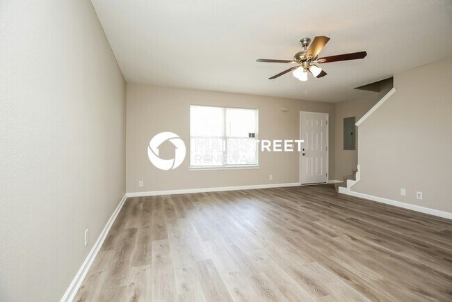 Foto del edificio - 2 Bedroom Pet-Friendly Home in La Vergne, TN with Main Street Renewal