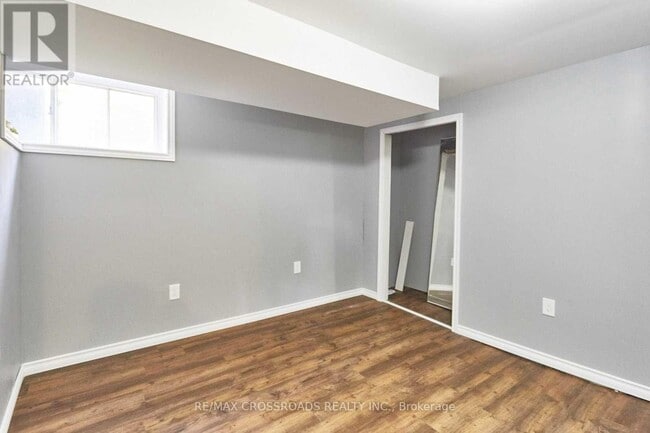 Building Photo - 904 Crocus Crescent