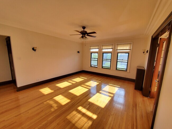 Foto del edificio - 2352 N Spaulding Ave