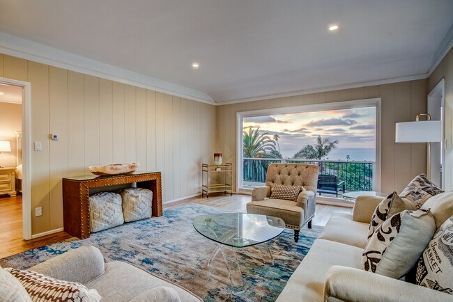 Foto del edificio - 7661 Hillside Dr