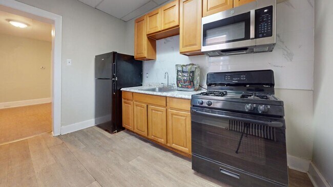 Building Photo - Contemporary 2 Bedroom Townhome w/ Updated Kitchen & Washer/dryer