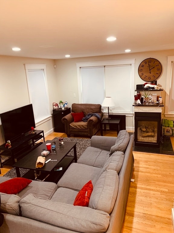 Building Photo - 27 Iroquois St