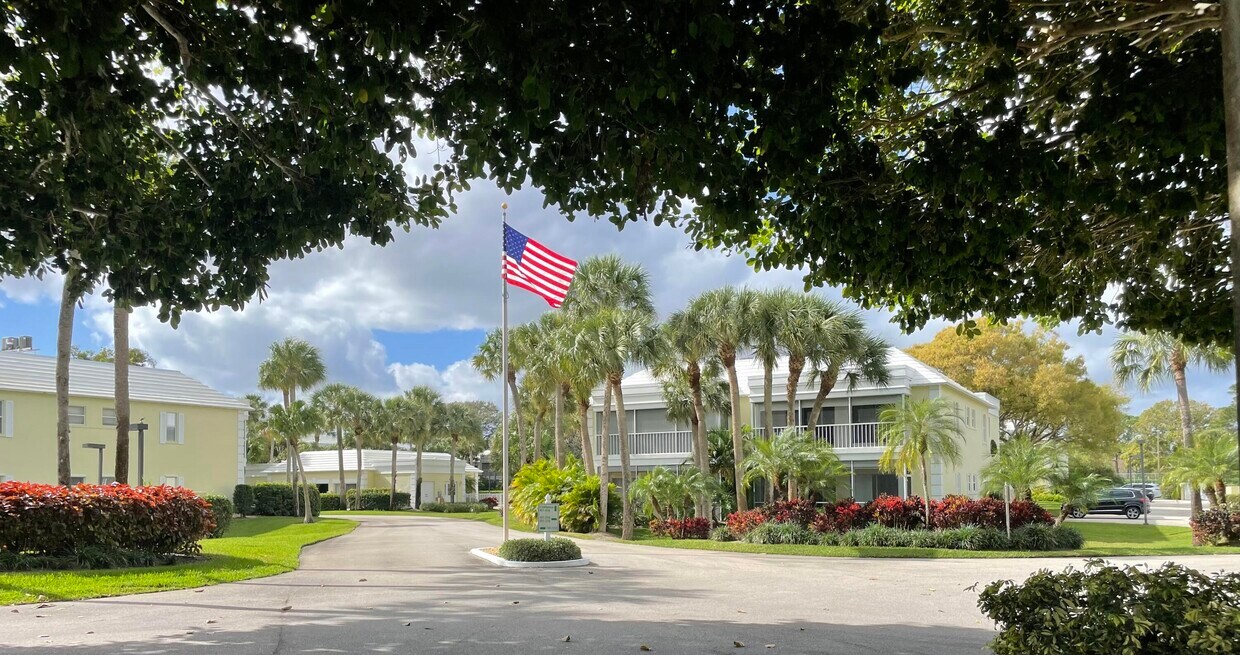 Primary Photo - 1600 SE St Lucie Blvd